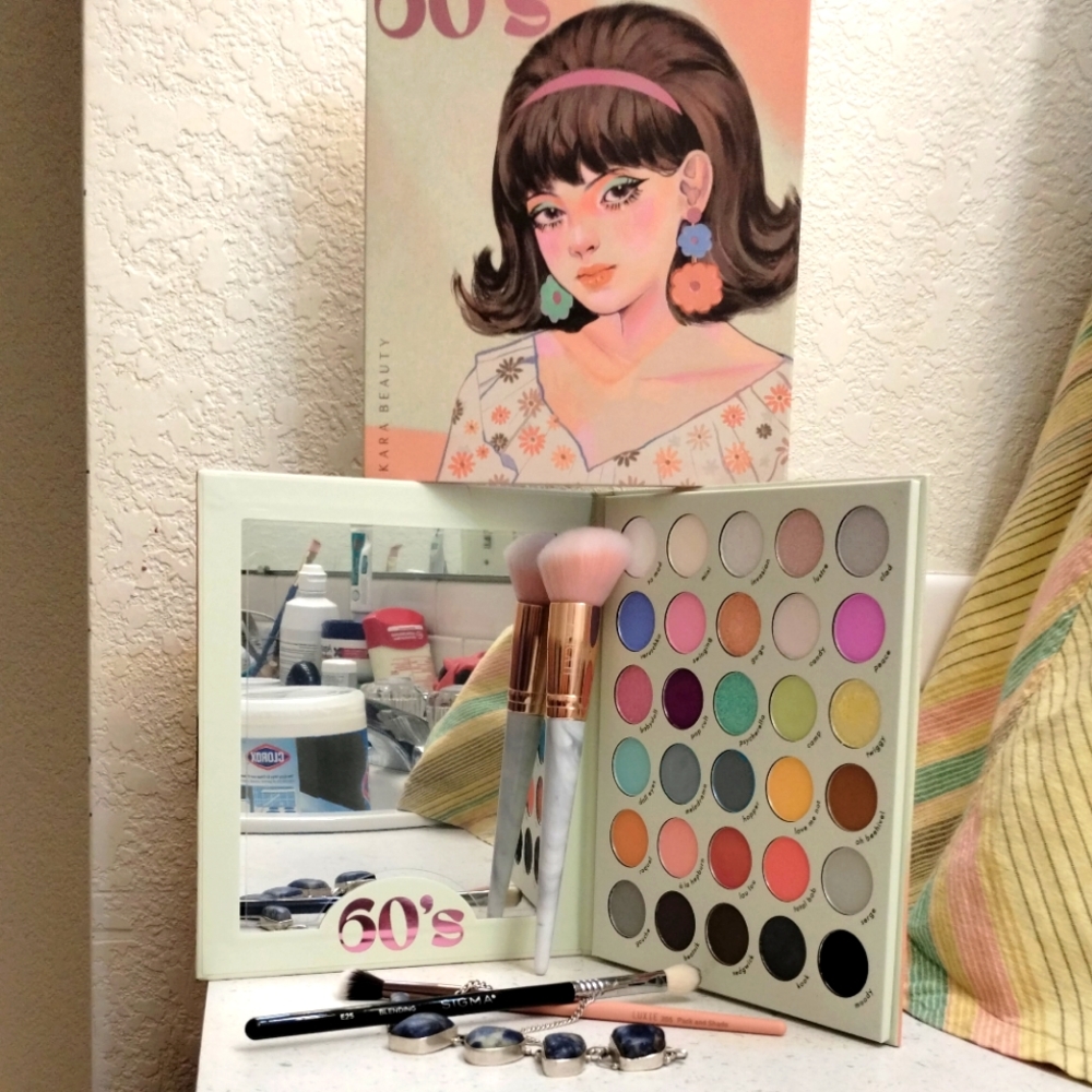 Kara Beauty 60's Eyeshadow palette 30 Shades!
